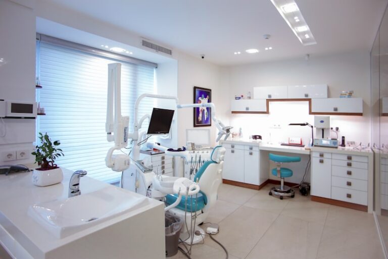 รากฟันเทียม (Dental Implants) นวัตกรรมทดแทนฟันแท้ที่ธรรมชาติที่สุด